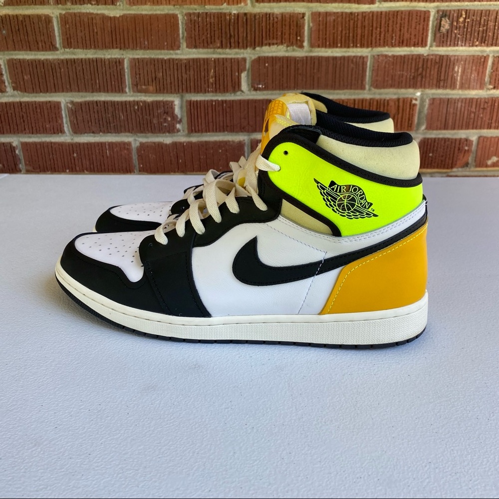 Air Jordan 1 Retro High OG ‘Volt Gold’